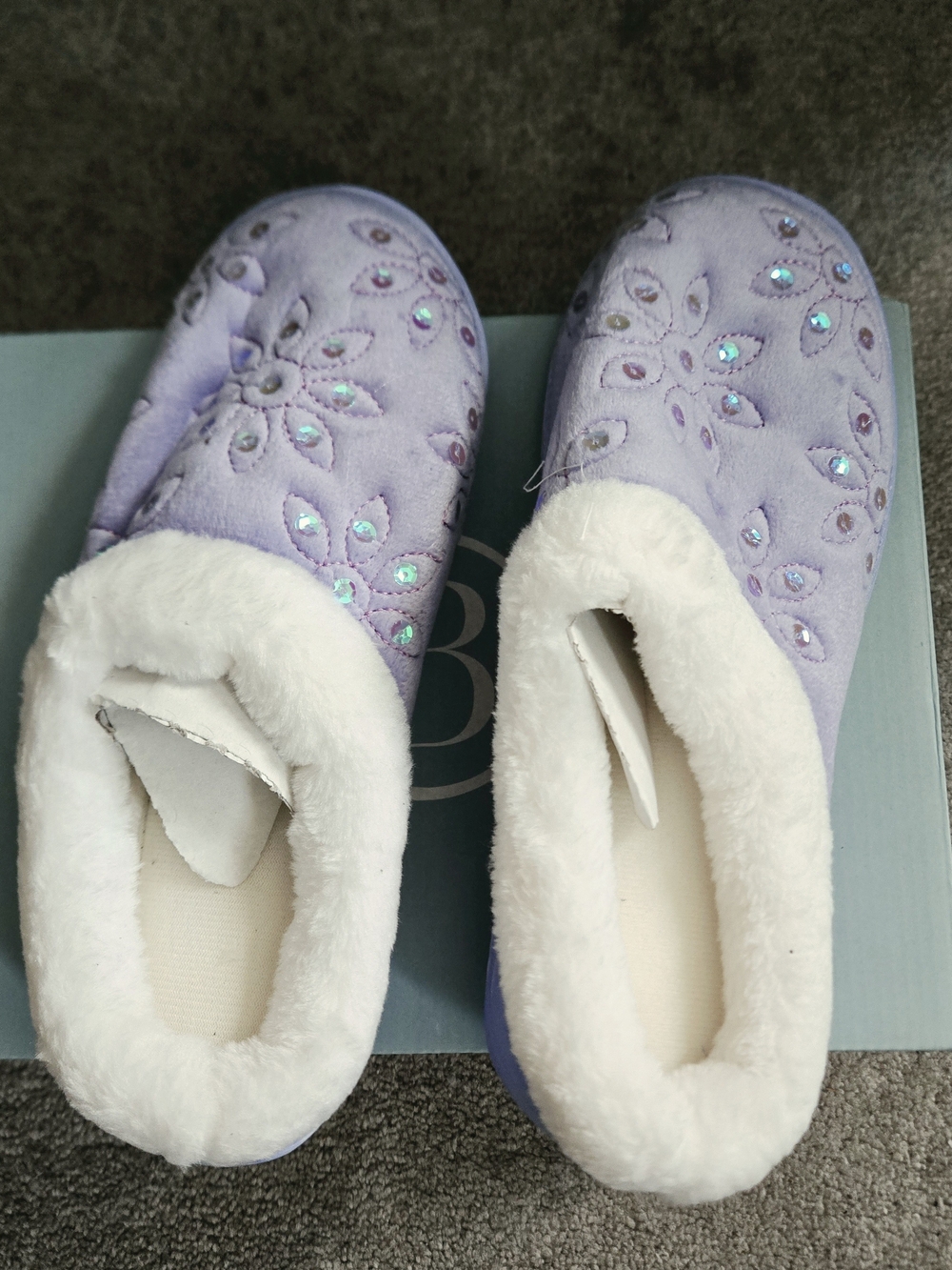 Plush Lavender Slip-On Women's Slippers with Faux-Fur Lining
